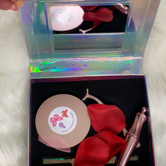 Magnetic Lashes - Picture 4 of 4